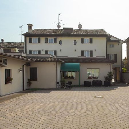 Hotel Gambara Extérieur photo