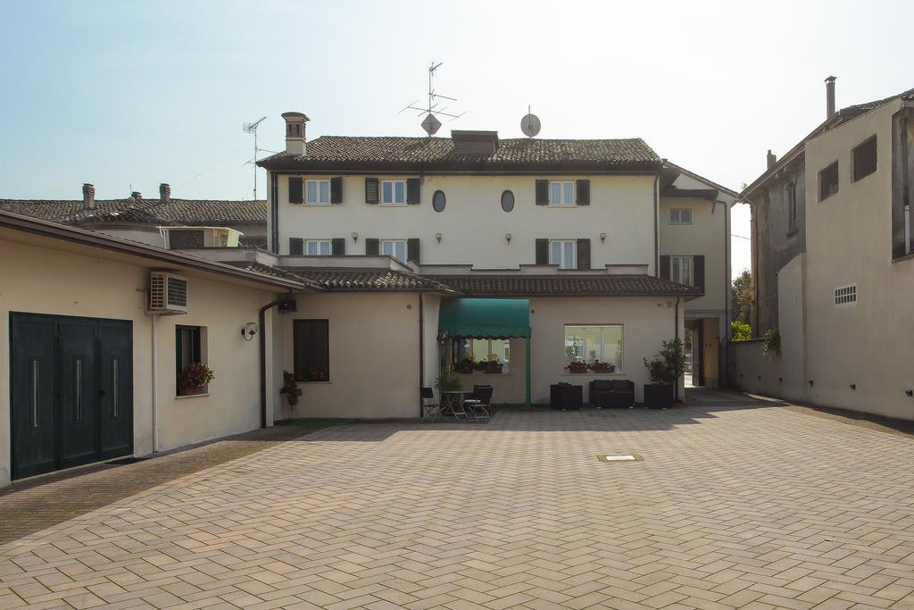 Hotel Gambara Extérieur photo