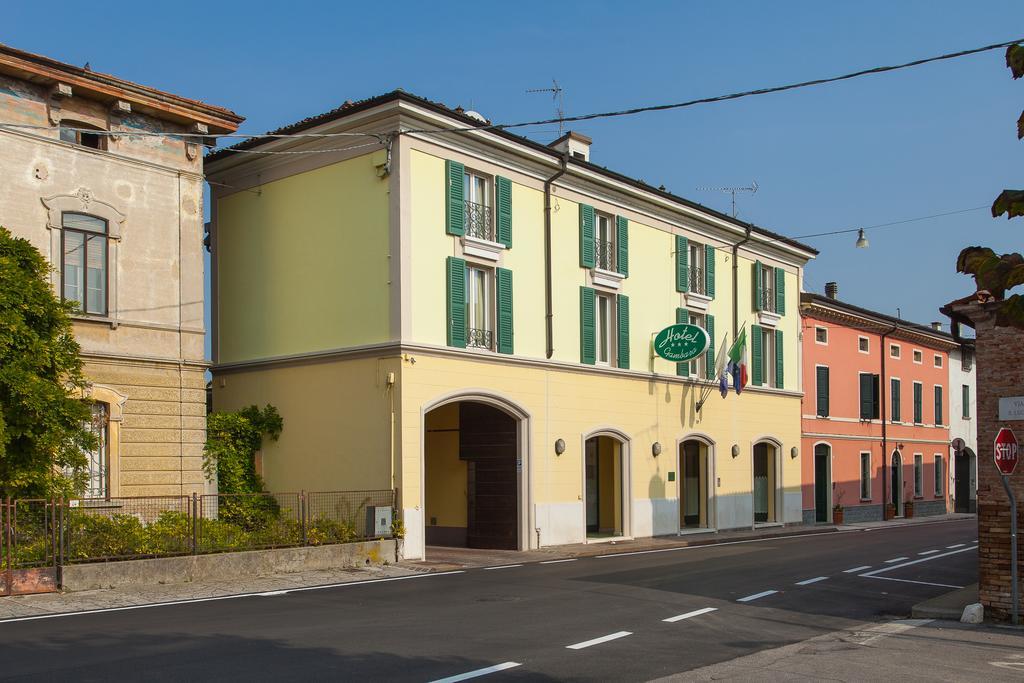 Hotel Gambara Extérieur photo