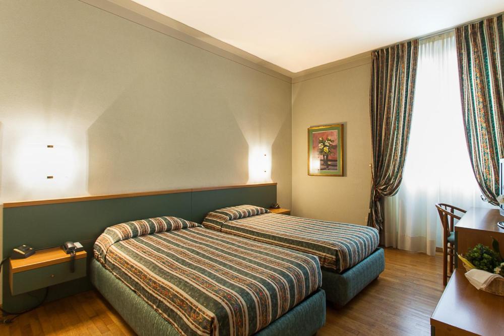 Hotel Gambara Extérieur photo