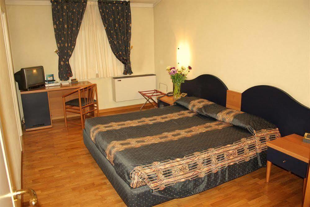 Hotel Gambara Extérieur photo